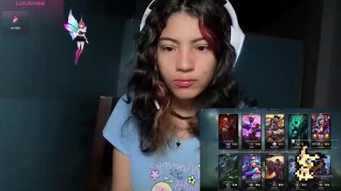 Helia Transfem and Amy online show from November 18, 2025, 1:44 am