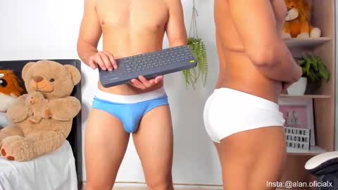 Snapshot of heliosboy_ chatting on February 17, 2026, 12:45 pm alan y zack online show from February 17, 2026, 12:45 pm