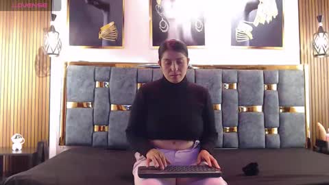 Snapshot of hellen_mark chatting on May 16, 2026, 11:31 am Hellen. online show from May 16, 2026, 11:31 am