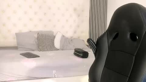 hellen_rice online show from December 15, 2025, 3:22 am