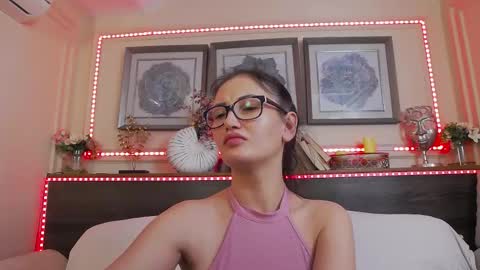 Snapshot of hellendesire chatting on February 10, 2025, 7:15 am online show from February 10, 2025, 7:15 am