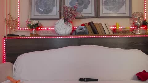 Snapshot of hellendesire chatting on February 21, 2025, 7:23 am online show from February 21, 2025, 7:23 am