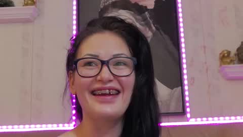 Snapshot of hellendesire chatting on February 26, 2025, 4:14 am online show from February 26, 2025, 4:14 am