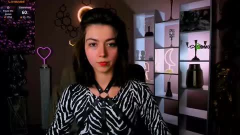 Helli online show from November 16, 2025, 8:36 pm