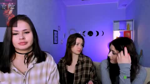 Snapshot of helli_belli chatting on December 21, 2025, 8:27 pm Helli online show from December 21, 2025, 8:27 pm