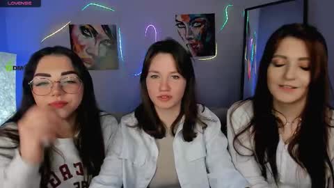 Snapshot of helli_belli chatting on February 7, 2026, 8:12 pm Helli online show from February 7, 2026, 8:12 pm