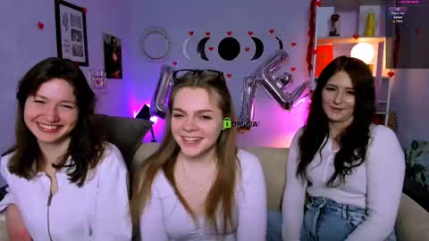 Snapshot of helli_belli chatting on February 12, 2026, 8:15 pm Helli online show from February 12, 2026, 8:15 pm