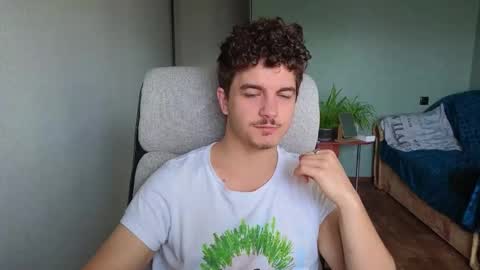 Snapshot of hellish_sugar chatting on October 20, 2025, 7:20 am Remy online show from October 20, 2025, 7:20 am