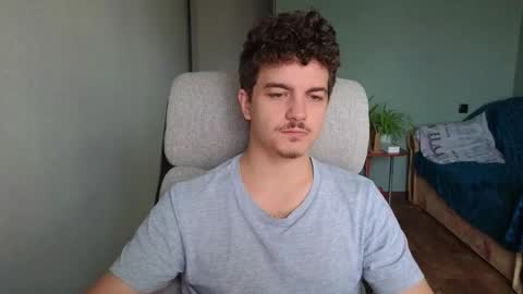 Snapshot of hellish_sugar chatting on October 21, 2025, 7:09 am Remy online show from October 21, 2025, 7:09 am