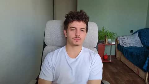 Snapshot of hellish_sugar chatting on October 24, 2025, 8:33 am Remy online show from October 24, 2025, 8:33 am