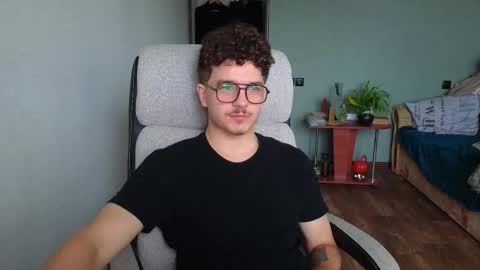 Snapshot of hellish_sugar chatting on November 12, 2025, 8:04 am Remy online show from November 12, 2025, 8:04 am