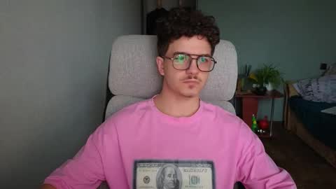 Snapshot of hellish_sugar chatting on November 16, 2025, 12:44 pm Remy online show from November 16, 2025, 12:44 pm