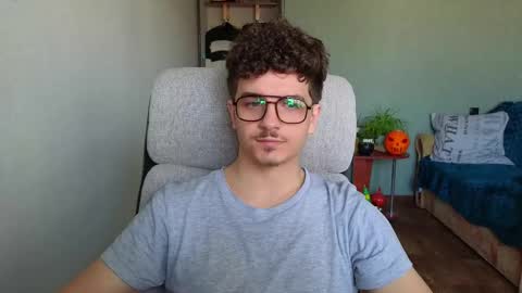 Snapshot of hellish_sugar chatting on November 21, 2025, 10:58 am Remy online show from November 21, 2025, 10:58 am