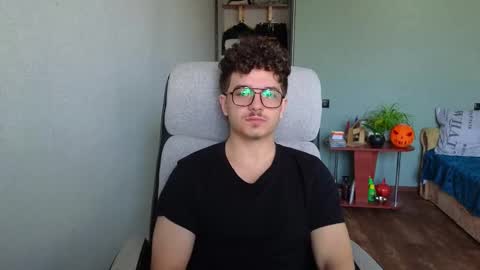 Snapshot of hellish_sugar chatting on November 22, 2025, 8:57 am Remy online show from November 22, 2025, 8:57 am