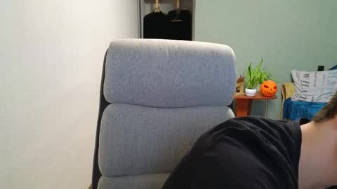 Snapshot of hellish_sugar chatting on November 23, 2025, 1:33 pm Remy online show from November 23, 2025, 1:33 pm