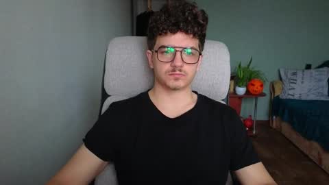 Snapshot of hellish_sugar chatting on November 24, 2025, 9:09 am Remy online show from November 24, 2025, 9:09 am