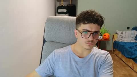 Snapshot of hellish_sugar chatting on November 26, 2025, 2:18 pm Remy online show from November 26, 2025, 2:18 pm