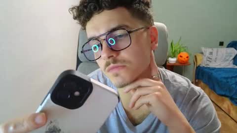 Snapshot of hellish_sugar chatting on November 27, 2025, 2:08 pm Remy online show from November 27, 2025, 2:08 pm