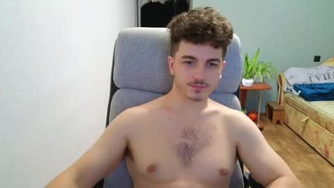 Snapshot of hellish_sugar chatting on December 4, 2025, 12:58 pm Remy online show from December 4, 2025, 12:58 pm