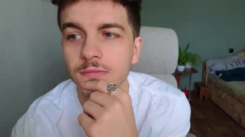 Snapshot of hellish_sugar chatting on December 5, 2025, 11:19 am Remy online show from December 5, 2025, 11:19 am