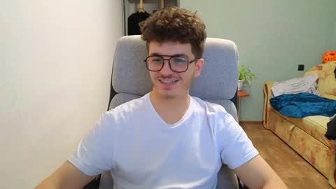 Snapshot of hellish_sugar chatting on December 15, 2025, 1:15 pm Remy online show from December 15, 2025, 1:15 pm