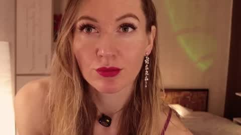 Alisia  Monday to Friday from 10 am to 4 pm GMT 2 online show from July 6, 2026, 9:17 am