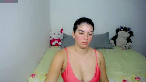 helloo_kityy25 online show from July 2, 2026, 1:16 am