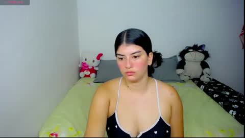 helloo_kityy25 online show from July 16, 2026, 2:01 pm