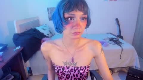 Snapshot of helloskinnygirls chatting on November 23, 2025, 10:09 pm Raven and Momo online show from November 23, 2025, 10:09 pm