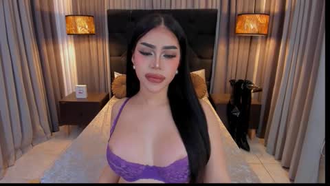 Snapshot of hennessygoddess69 chatting on September 12, 2025, 2:33 am HENNESSY online show from September 12, 2025, 2:33 am