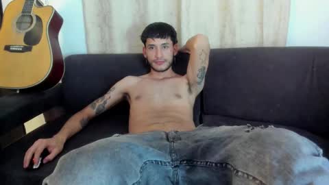 henrik_senn online show from November 7, 2025, 11:27 pm