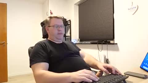 Snapshot of henrikrp1971 chatting on March 1, 2025, 8:53 pm henrikrp1971 online show from March 1, 2025, 8:53 pm