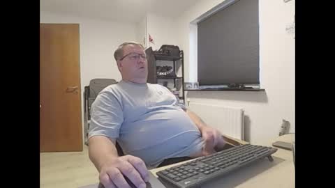 Snapshot of henrikrp1971 chatting on December 22, 2025, 1:41 pm henrikrp1971 online show from December 22, 2025, 1:41 pm