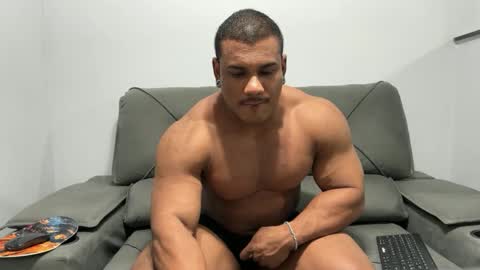 Snapshot of henrimusclee chatting on February 23, 2025, 9:59 pm Henri online show from February 23, 2025, 9:59 pm