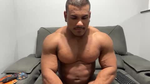 Snapshot of henrimusclee chatting on March 7, 2025, 12:15 am Henri online show from March 7, 2025, 12:15 am