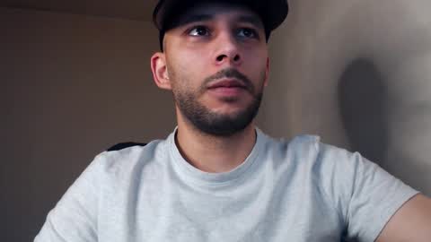 Snapshot of henryaxe chatting on November 2, 2025, 1:35 pm HenryAxe online show from November 2, 2025, 1:35 pm