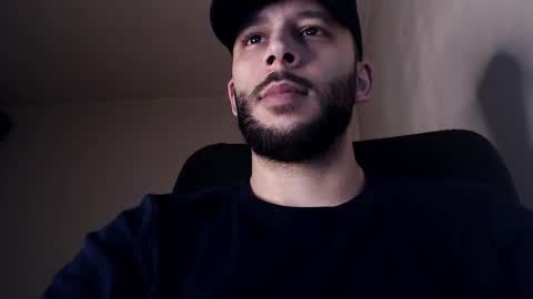 Snapshot of henryaxe chatting on November 22, 2025, 1:43 pm HenryAxe online show from November 22, 2025, 1:43 pm