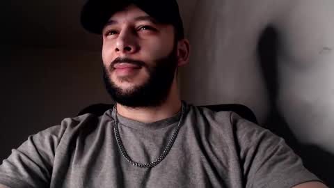 Snapshot of henryaxe chatting on December 1, 2025, 2:11 pm HenryAxe online show from December 1, 2025, 2:11 pm