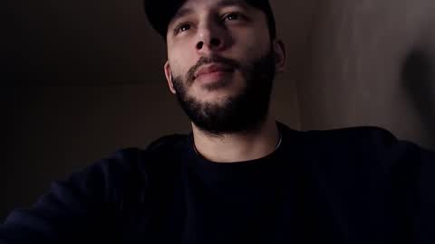 Snapshot of henryaxe chatting on December 21, 2025, 1:57 am HenryAxe online show from December 21, 2025, 1:57 am