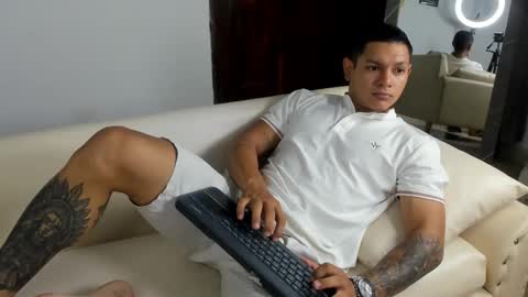 Snapshot of henrydouglas chatting on April 3, 2026, 5:33 pm henrydouglas online show from April 3, 2026, 5:33 pm
