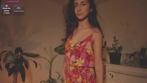 Snapshot of hera_069 chatting on September 18, 2025, 2:35 am Hello I am Valentina independent Colombian model I love sensuality and pleasure welcome online show from September 18, 2025, 2:35 am