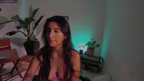 Snapshot of hera_069 chatting on January 9, 2026, 6:05 am Hello I am Valentina independent Colombian model I love sensuality and pleasure welcome online show from January 9, 2026, 6:05 am