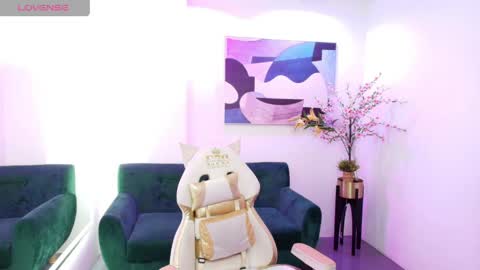 Hera  online show from May 11, 2026, 12:33 pm