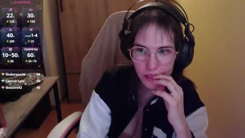 Snapshot of heraluna_ chatting on December 14, 2024, 4:01 am HeraLuna  online show from December 14, 2024, 4:01 am