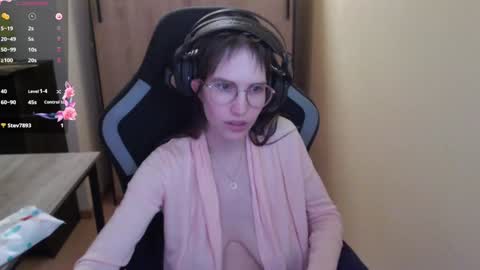 Snapshot of heraluna_ chatting on January 20, 2025, 11:10 pm HeraLuna  online show from January 20, 2025, 11:10 pm