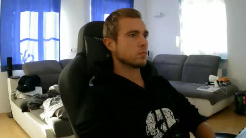 John Pearl online show from November 6, 2025, 10:38 am