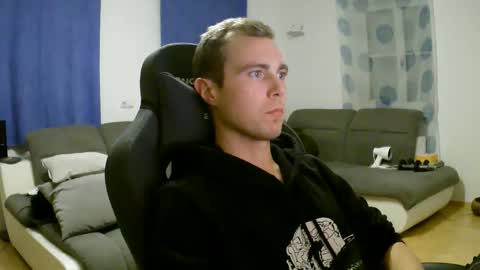 Snapshot of herbstenden chatting on December 22, 2025, 7:55 pm John Pearl online show from December 22, 2025, 7:55 pm