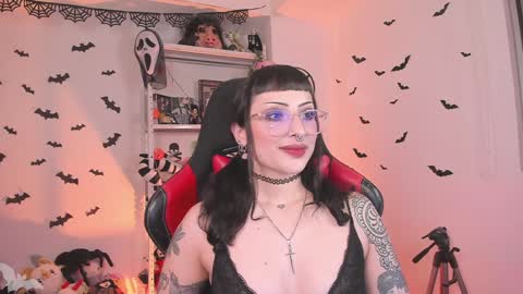 Snapshot of herinfernalmajesty chatting on January 23, 2025, 3:16 am Marie online show from January 23, 2025, 3:16 am