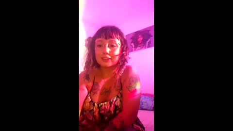 hermaioni77 online show from May 11, 2026, 4:40 am