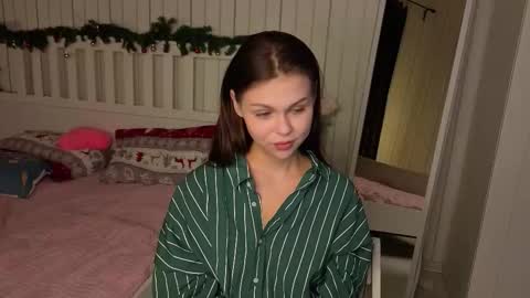 Nicole online show from March 9, 2026, 9:08 pm